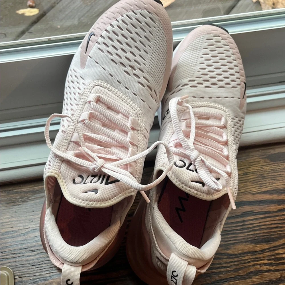 Nike Air 270 Women's Pink Sneakers size 9.5